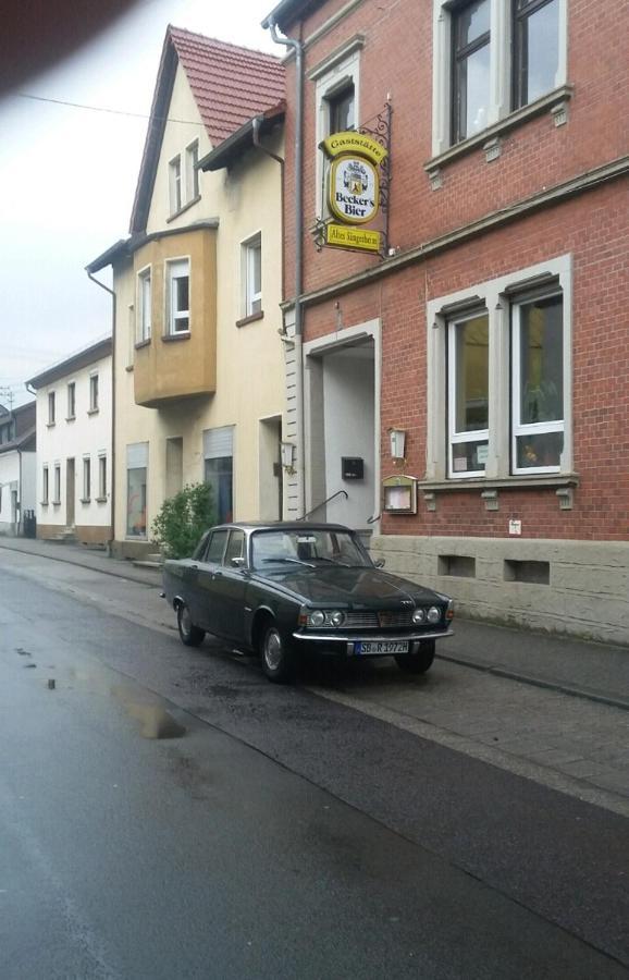Altes Saengerheim Hotel Quierschied Buitenkant foto