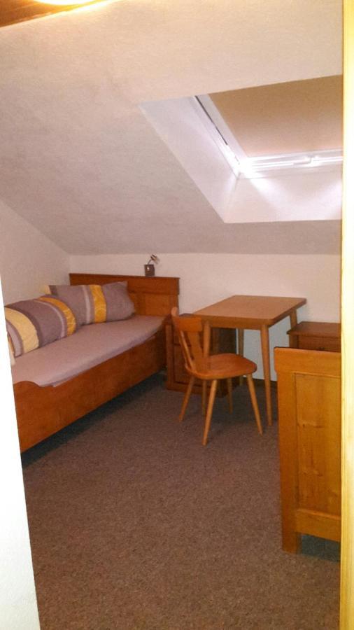 Altes Saengerheim Hotel Quierschied Buitenkant foto