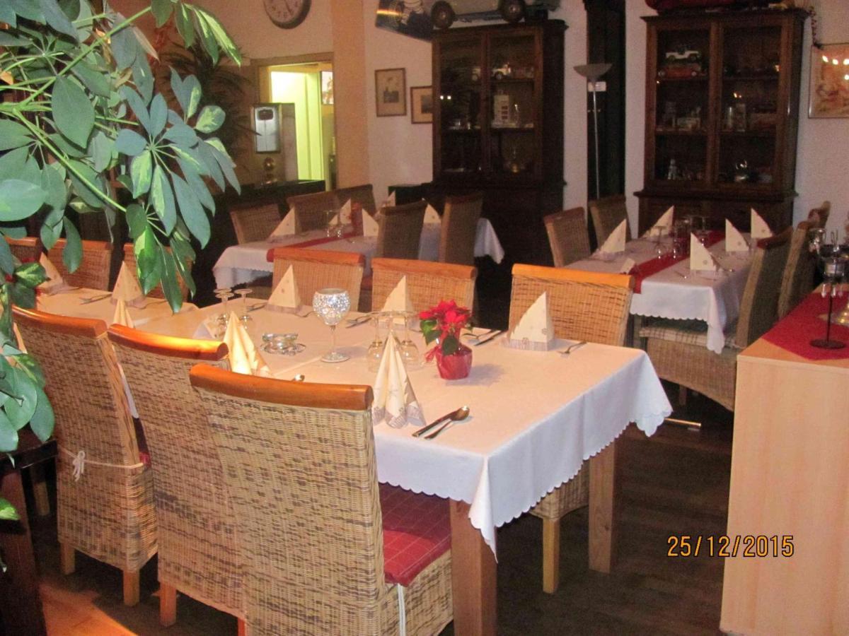 Altes Saengerheim Hotel Quierschied Buitenkant foto